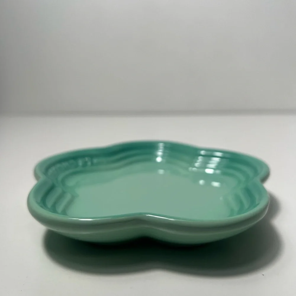 Le Creuset Stoneware Flower Petal Scalloped Trinket Dish Plate Tray